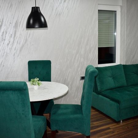 Pink House Apartments ياغودينا المظهر الخارجي الصورة