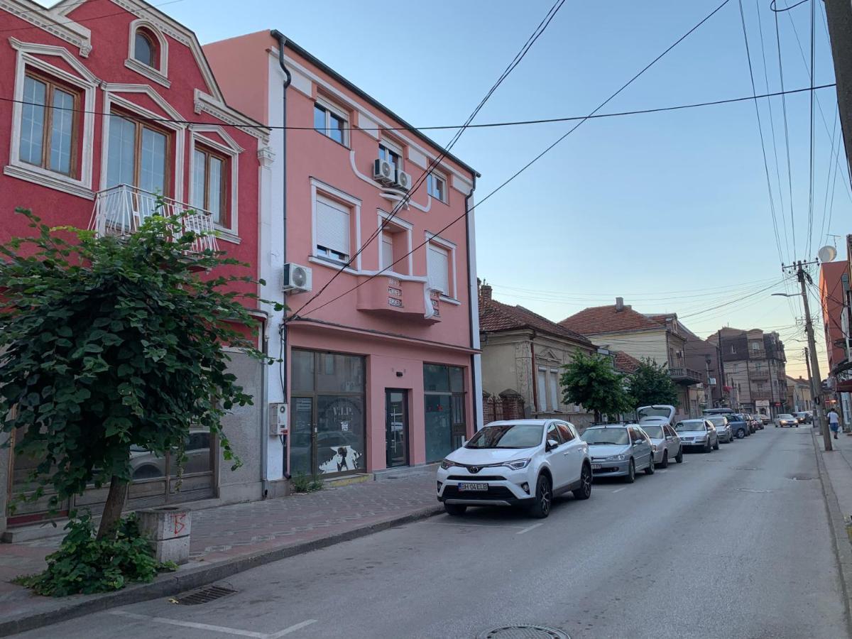 Pink House Apartments ياغودينا المظهر الخارجي الصورة