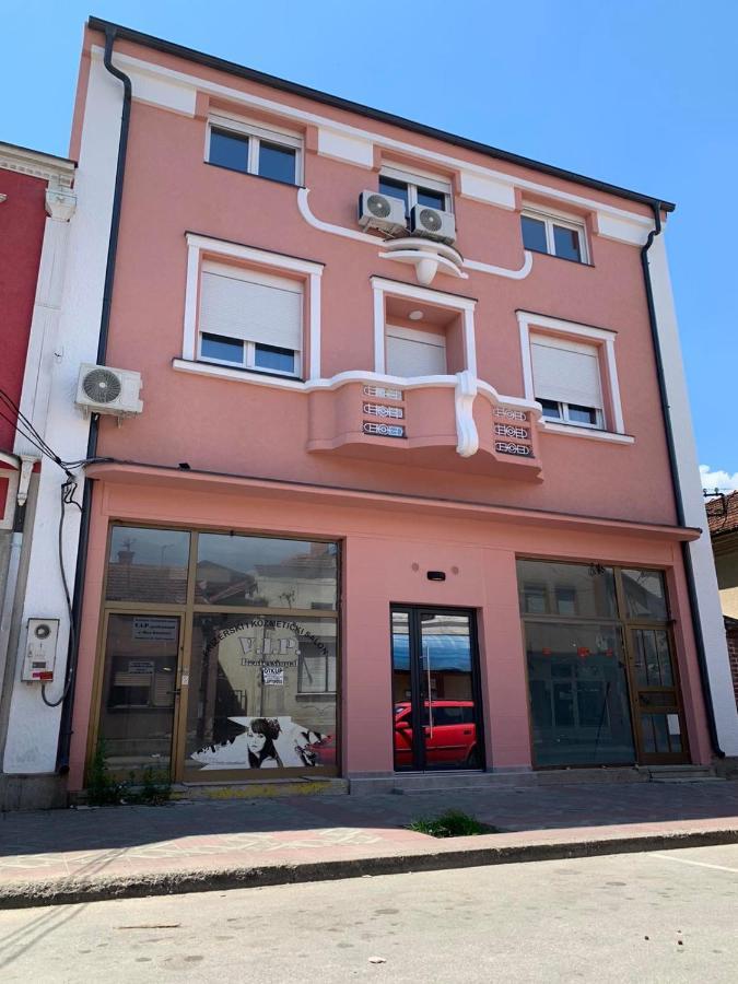 Pink House Apartments ياغودينا المظهر الخارجي الصورة
